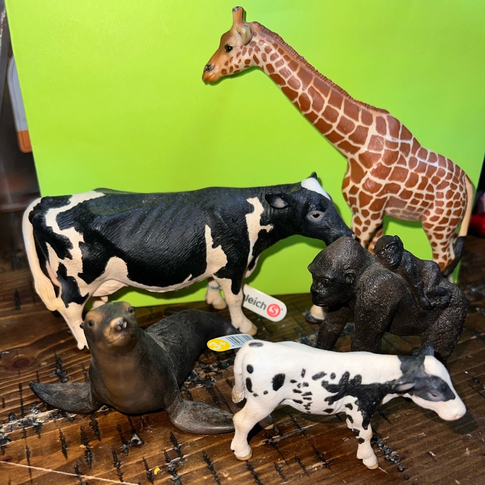 Schleich Farm and Wild Animal Toy Set Giraffe Cow Gorilla Seal